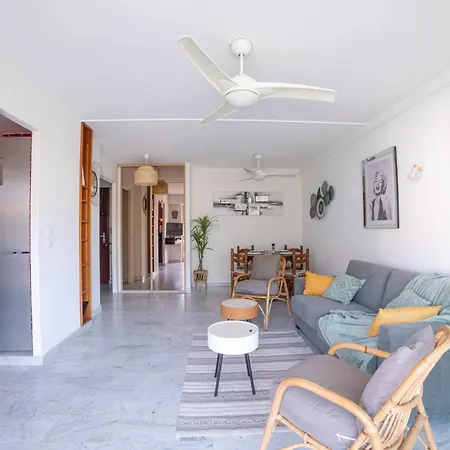 Rue D'antibes Bright With Terrace