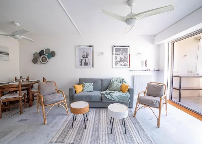 Rue D'antibes Bright With Terrace Cannes